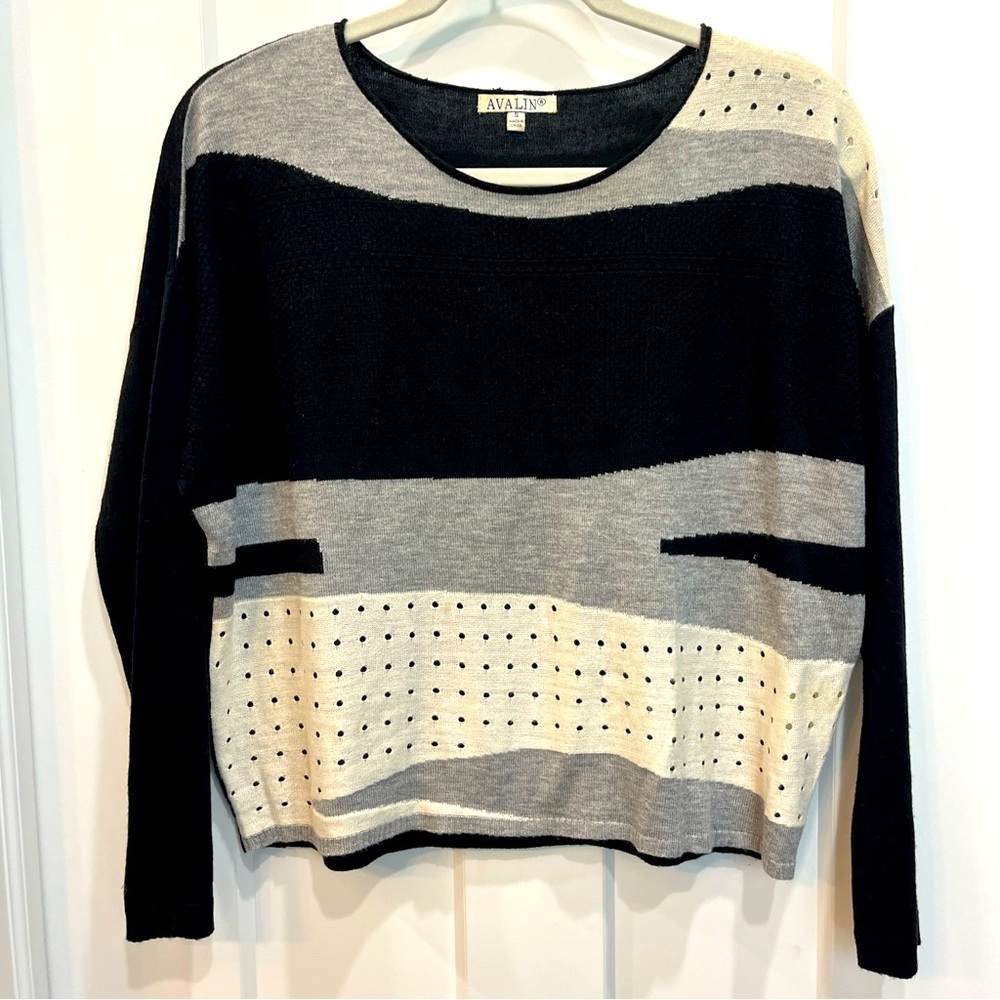 Avalin Women’s Size Small Black White‎ Gray Boxy Long Sleeve Sweater